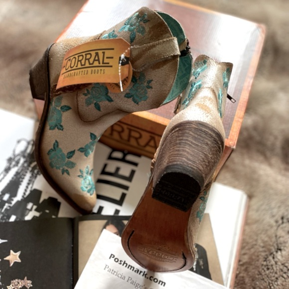 Corral Rose Embroidery Ankle Western Boots - Picture 3 of 13